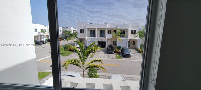 10219 NW 72nd Ter, Doral, FL 33178