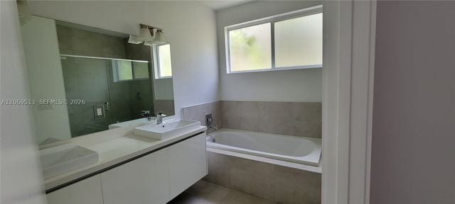 10219 NW 72nd Ter, Doral, FL 33178