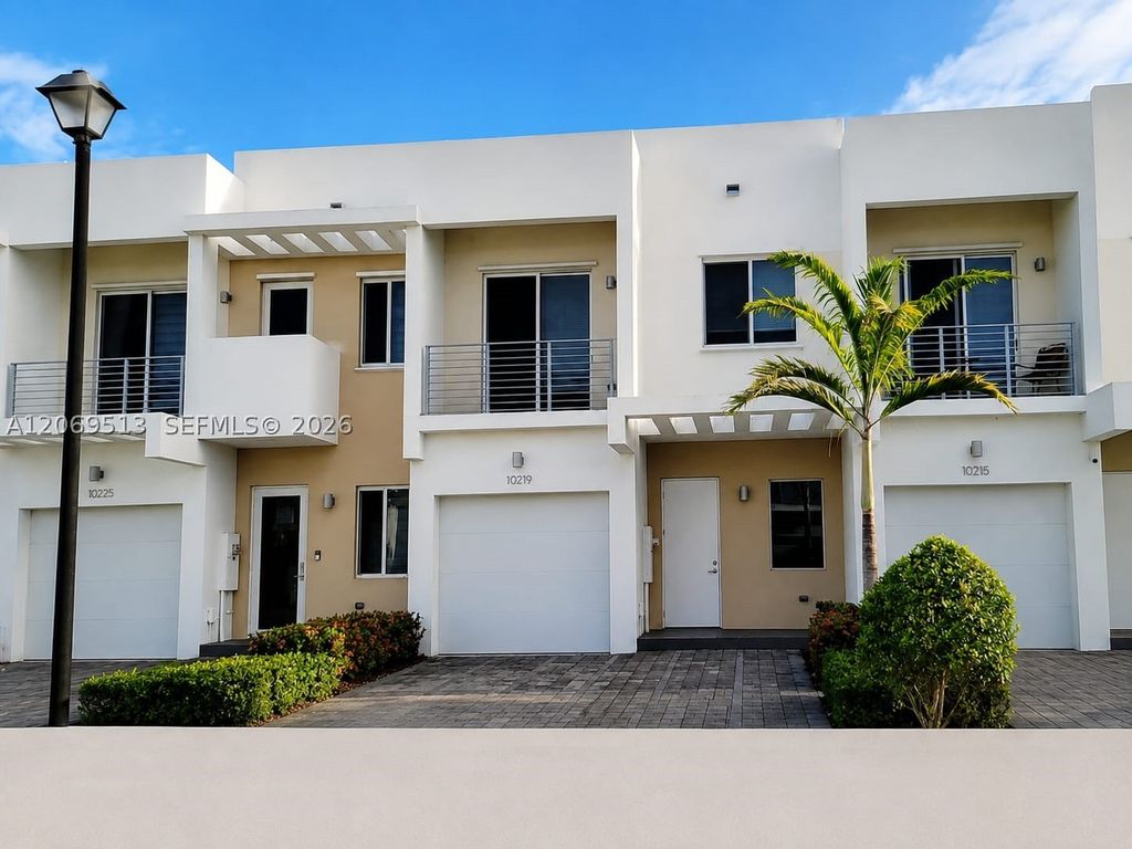 10219 NW 72nd Ter, Doral, FL 33178