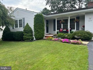 1029 BEACH LANE, Manahawkin, NJ 08050