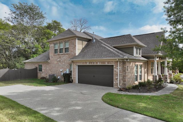 249 Blackthorn Ln, Gallatin, TN 37066