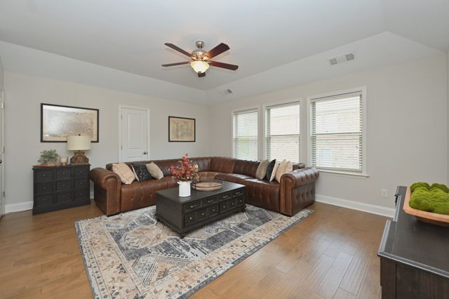 249 Blackthorn Ln, Gallatin, TN 37066