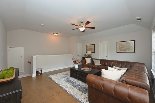 249 Blackthorn Ln, Gallatin, TN 37066