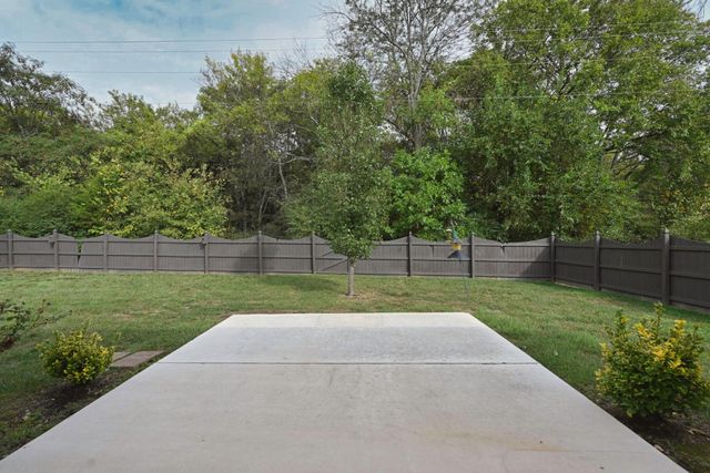 249 Blackthorn Ln, Gallatin, TN 37066