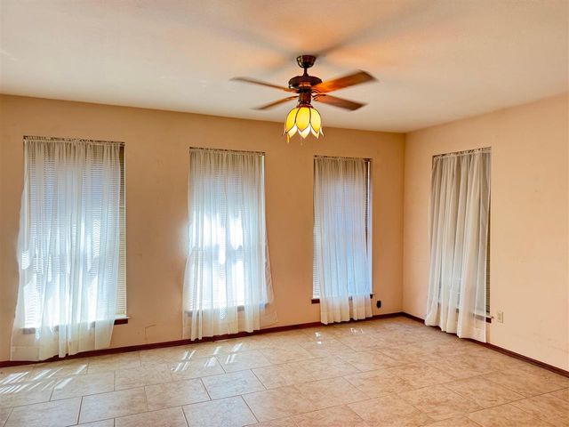 506 S East Dr, Fletcher, OK 73541