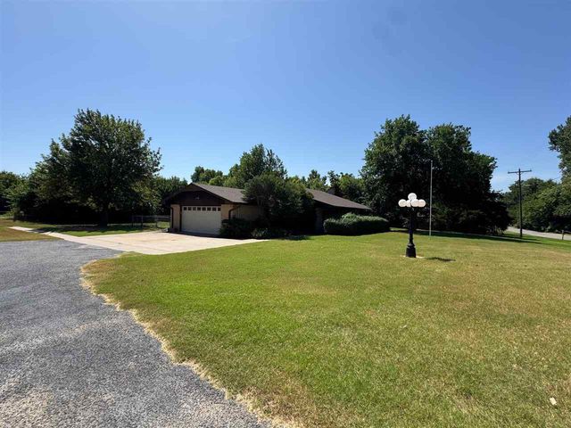 506 S East Dr, Fletcher, OK 73541