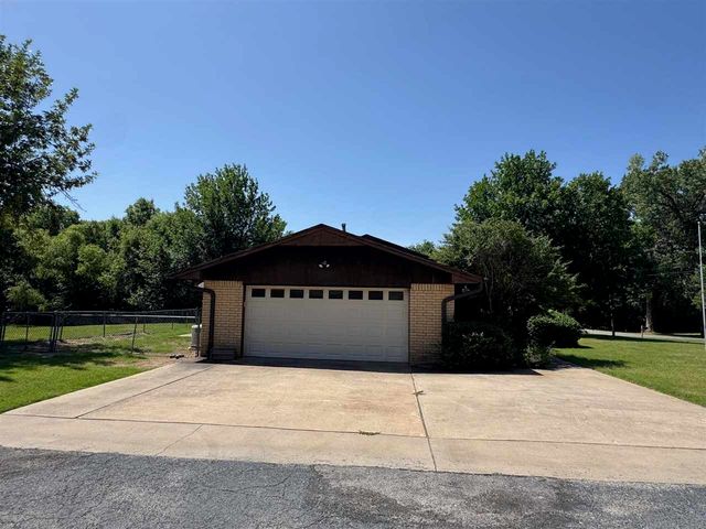 506 S East Dr, Fletcher, OK 73541