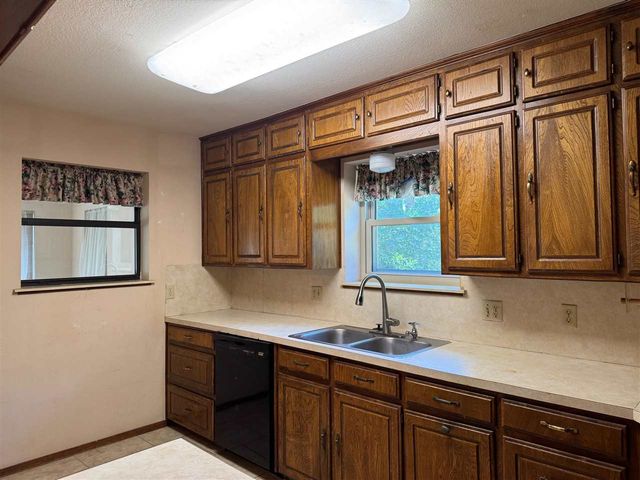 506 S East Dr, Fletcher, OK 73541