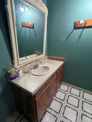 1007 Saldana, San Antonio, TX 78225