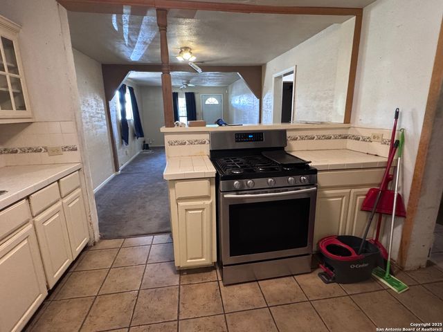 1007 Saldana, San Antonio, TX 78225