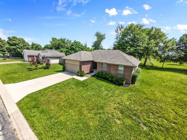 210 Dogwood Street, Sparta, MO 65753