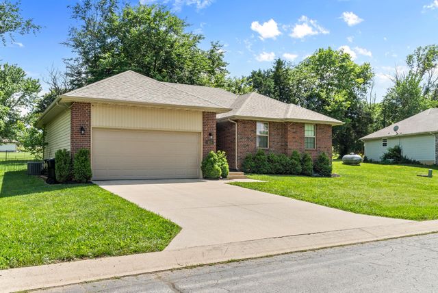 210 Dogwood Street, Sparta, MO 65753