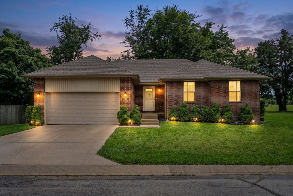210 Dogwood Street, Sparta, MO 65753