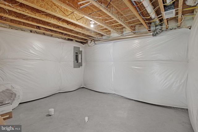 35622 PINE NEEDLE LN, Locust Grove, VA 22508