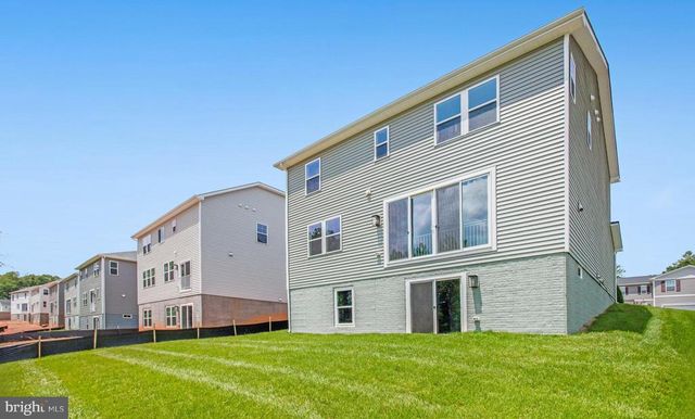 35622 PINE NEEDLE LN, Locust Grove, VA 22508