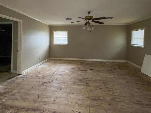 2524 Dolphin Dr Drive, Lake Charles, LA 70605