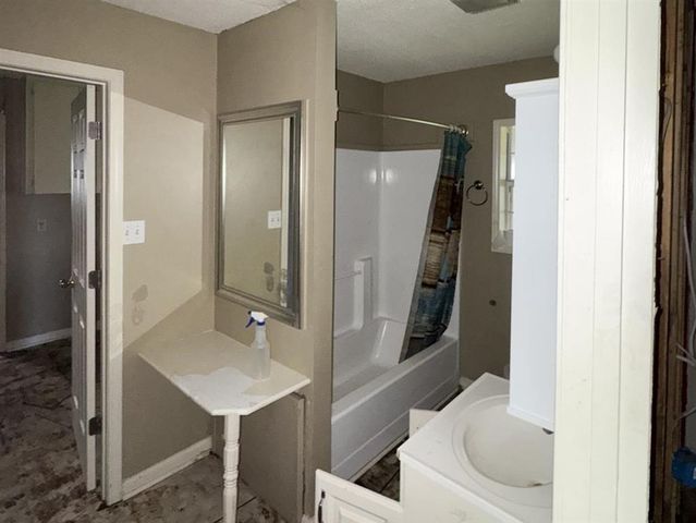 2524 Dolphin Dr Drive, Lake Charles, LA 70605