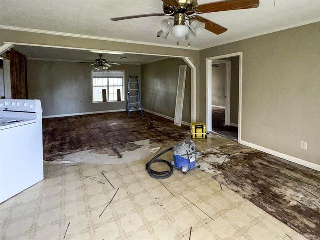 2524 Dolphin Dr Drive, Lake Charles, LA 70605