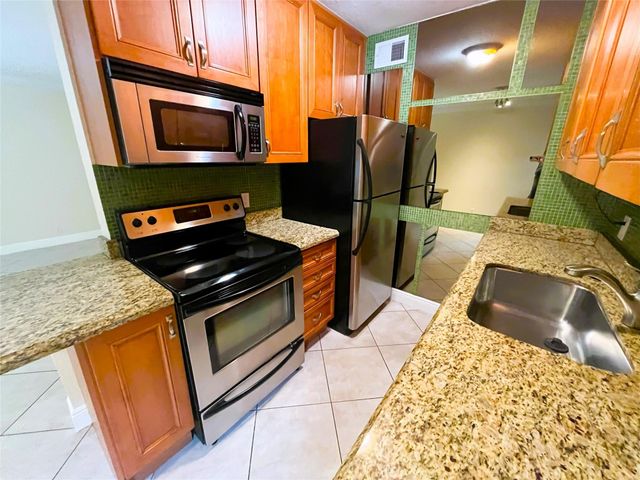 1460 NE 18th Street 104, Fort Lauderdale, FL 33305