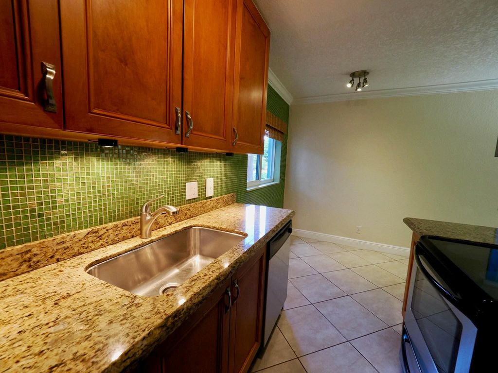 1460 NE 18th Street 104, Fort Lauderdale, FL 33305