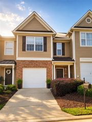 6311 Shoreview Circle, Flowery Branch, GA 30542