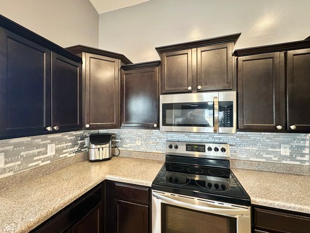 2698 Cabin Hill Road, Indianapolis, IN 46229