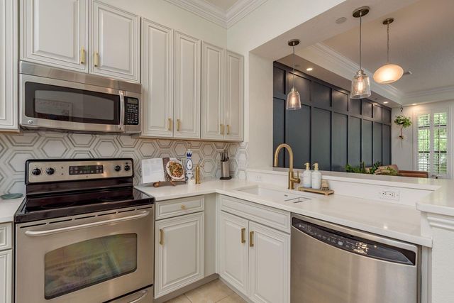 2221 SOHO BAY COURT, Tampa, FL 33606