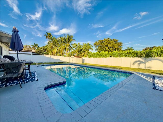 18133 SW 93rd Ave, Palmetto Bay, FL 33157