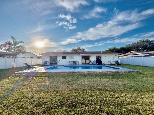 18133 SW 93rd Ave, Palmetto Bay, FL 33157