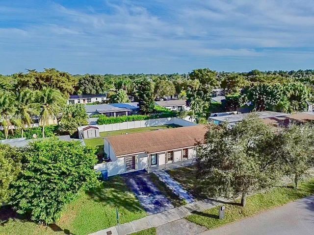 18133 SW 93rd Ave, Palmetto Bay, FL 33157