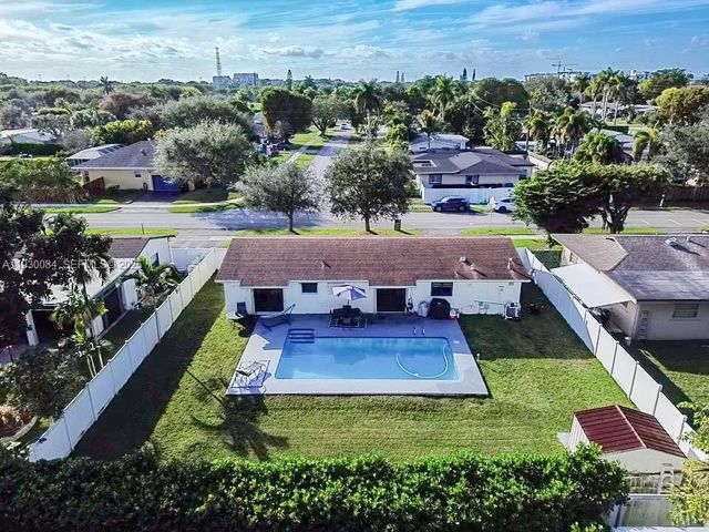 18133 SW 93rd Ave, Palmetto Bay, FL 33157