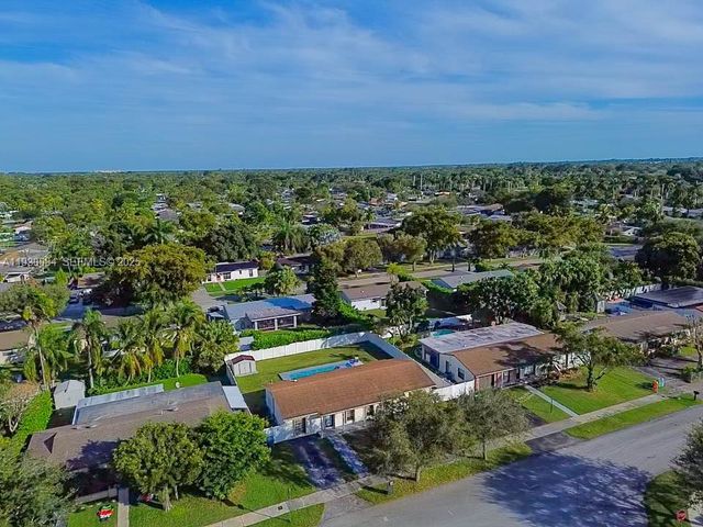 18133 SW 93rd Ave, Palmetto Bay, FL 33157