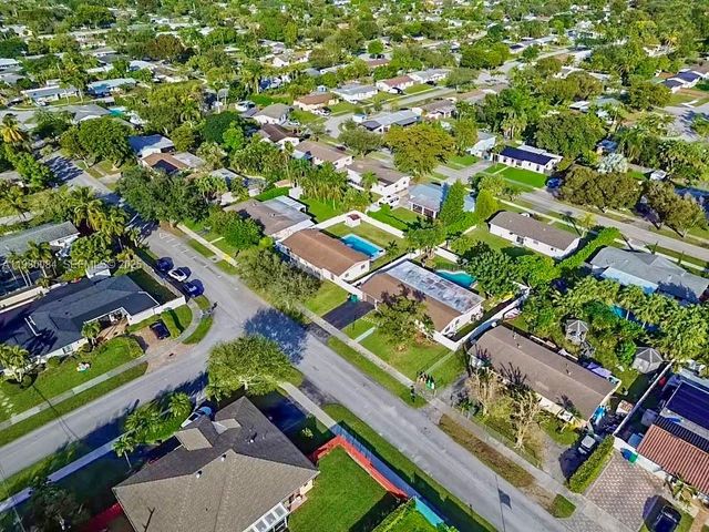18133 SW 93rd Ave, Palmetto Bay, FL 33157