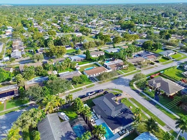 18133 SW 93rd Ave, Palmetto Bay, FL 33157