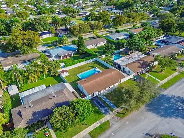 18133 SW 93rd Ave, Palmetto Bay, FL 33157