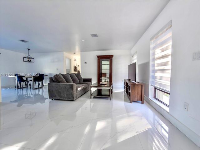 18133 SW 93rd Ave, Palmetto Bay, FL 33157