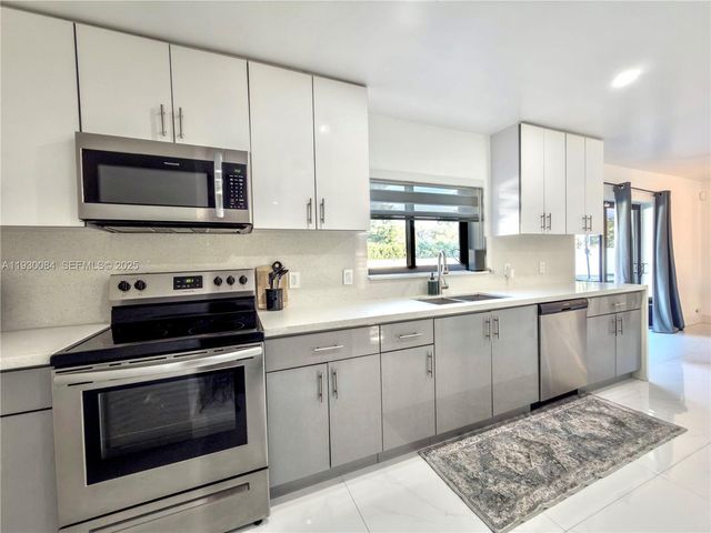 18133 SW 93rd Ave, Palmetto Bay, FL 33157