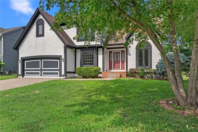 1361 S Hunter Drive, Olathe, KS 66062
