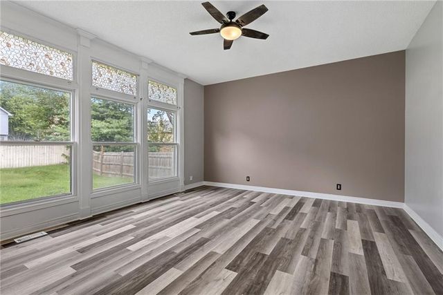 1361 S Hunter Drive, Olathe, KS 66062