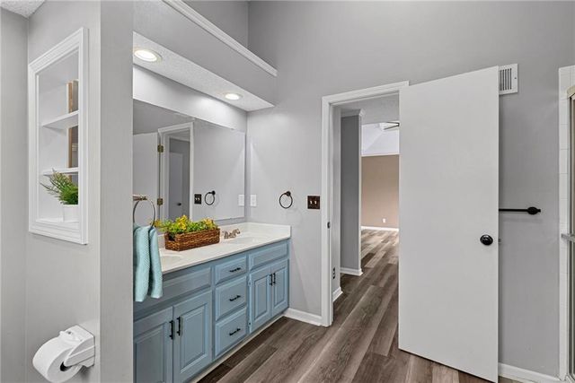 1361 S Hunter Drive, Olathe, KS 66062