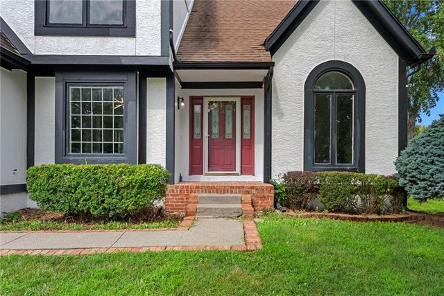 1361 S Hunter Drive, Olathe, KS 66062