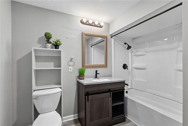 1361 S Hunter Drive, Olathe, KS 66062