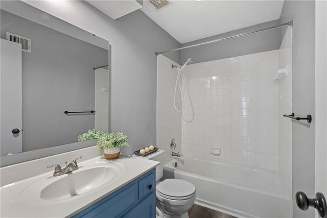1361 S Hunter Drive, Olathe, KS 66062