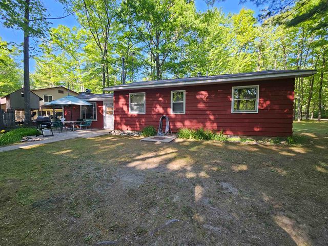 515 Coleman Street, Harrison, MI 48625