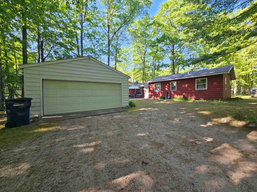 515 Coleman Street, Harrison, MI 48625
