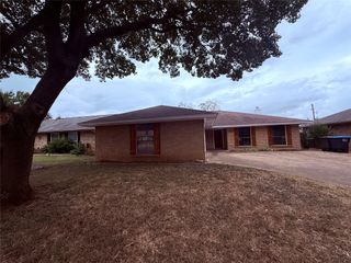 2612 S Meadow Drive, Fort Worth, TX 76133