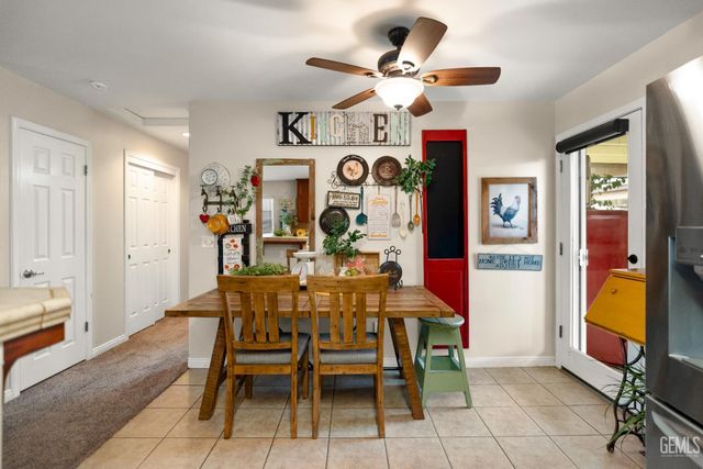 800 Sunset Meadow Lane, Bakersfield, CA 93308