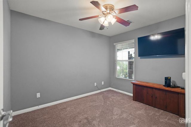 800 Sunset Meadow Lane, Bakersfield, CA 93308