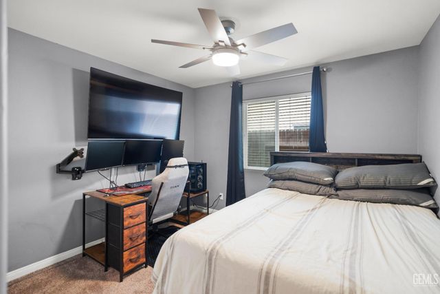 800 Sunset Meadow Lane, Bakersfield, CA 93308