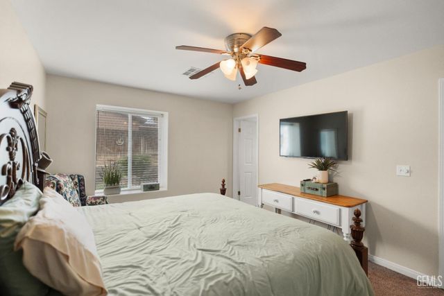 800 Sunset Meadow Lane, Bakersfield, CA 93308